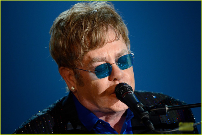 Elton John từng chấp nhận lấy vợ để che mắt thiên hạ…